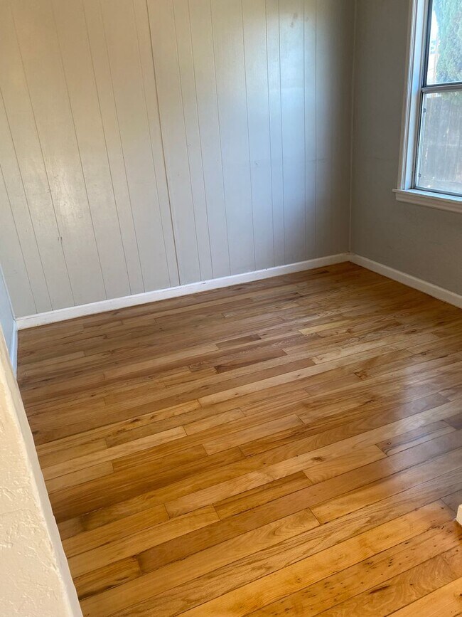 Building Photo - 3 bedroom 2 bath home in Merced