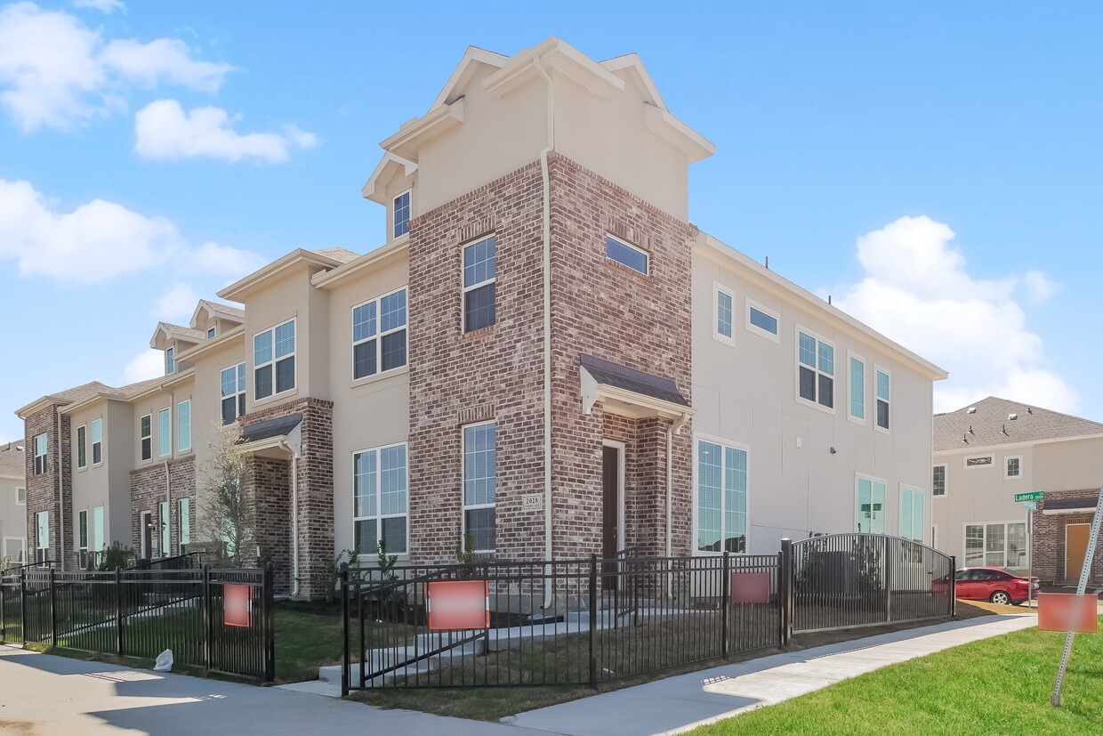 Model Home Exterior - The Residences at Rayzor Ranch