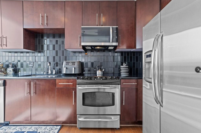 Foto del edificio - 2-Bedroom Apartment in Center City Greensboro