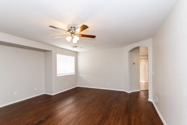 Building Photo - 6015 Ambleshire Ave