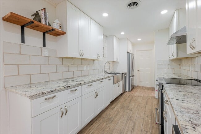 Foto del edificio - 11839 High Meadow Dr