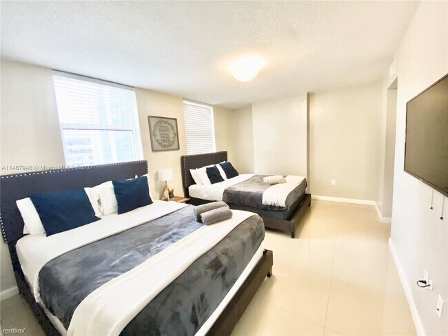 Building Photo - 3 br, 2 bath House - 1200 Brickell Bay Dr ...
