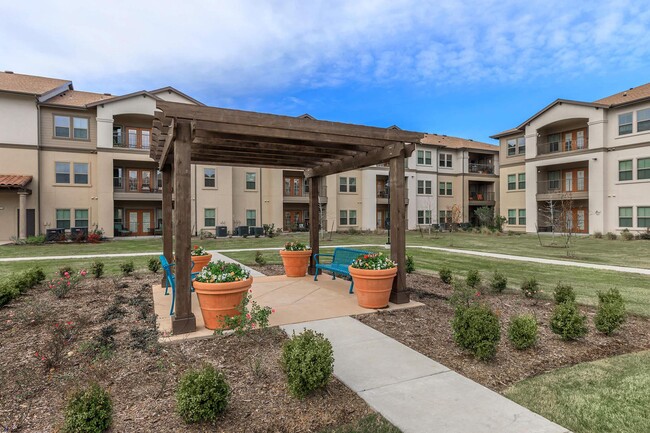 Foto del edificio - Connally at Clear Creek 55+ Apartments