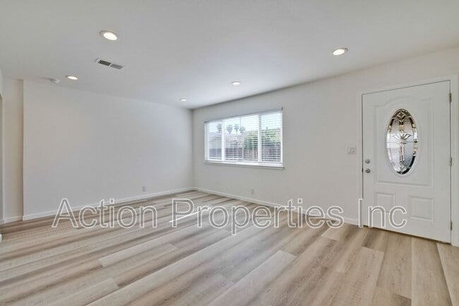 Building Photo - 146 Kittoe Dr