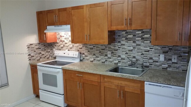 Foto del edificio - 3 br, 2 bath House - 2531 NE 184th Ter # A