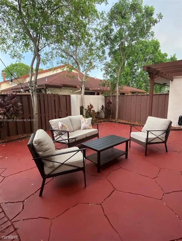 605 NW 210th St, Miami, FL 33169 Townhome Rentals in Miami FL