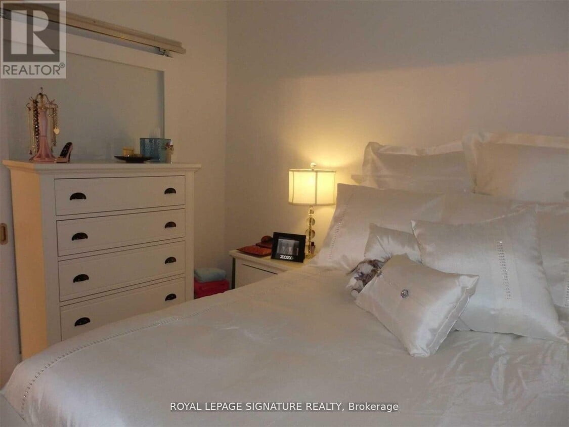 Primary Photo - 832 Bay St.