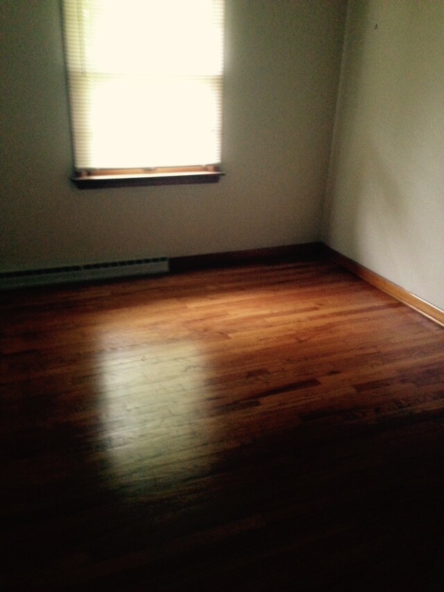 Building Photo - 3BR Ranch w FP, Attached Garage, Full Base...