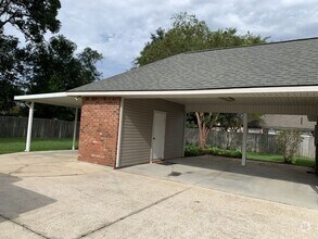 Building Photo - 9195 Mason Dr