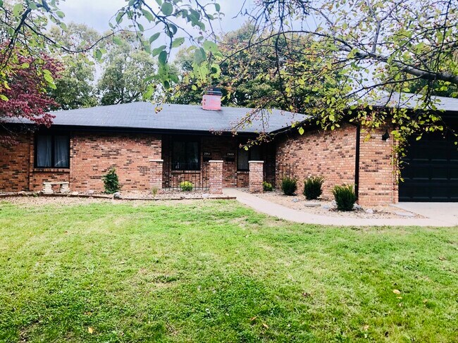 Building Photo - 2909 Interlacken Dr