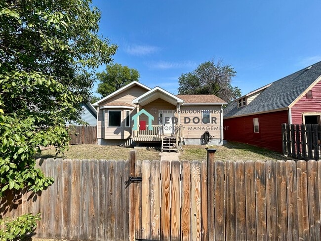 Foto del edificio - Spacious 3 Bed / 2 Bath Home with Finished...