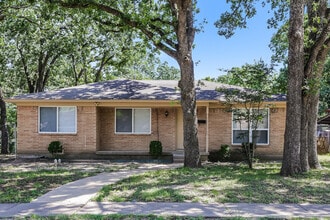 Building Photo - 10424 Muskogee Dr