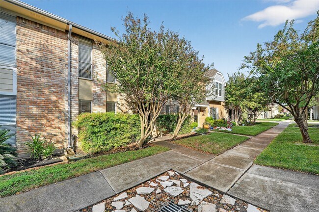 Building Photo - 14734 Perthshire Rd