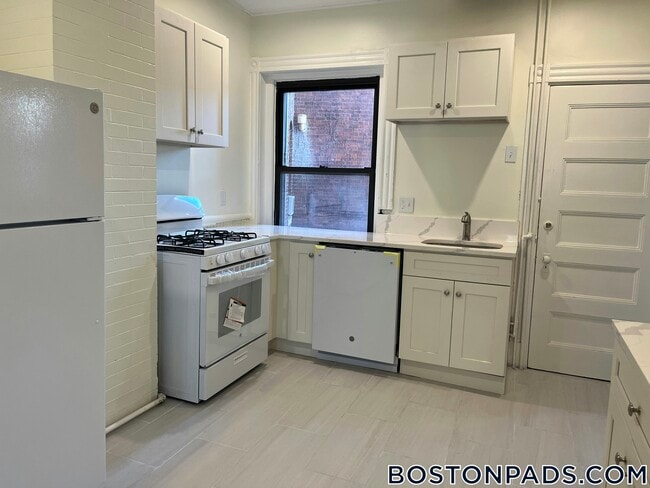 Foto del edificio - 1855 Beacon St
