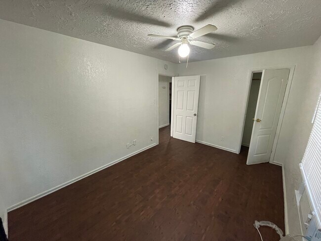 Building Photo - 3204 Hinton Blvd