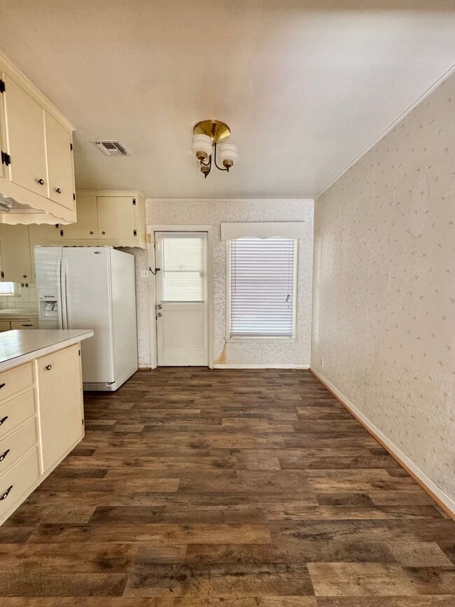 Building Photo - NOW AVAILABLE - 2-Bedroom Duplex Near ASU ...