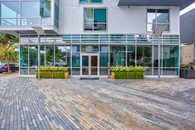 Building Photo - 1705 Ocean Ave