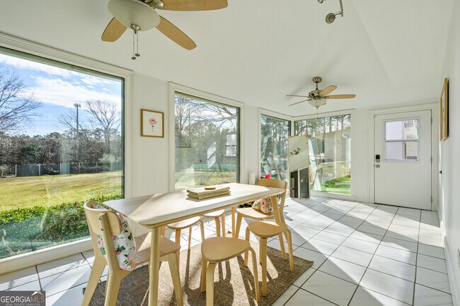 Foto del edificio - 1223 Settlebench Ln