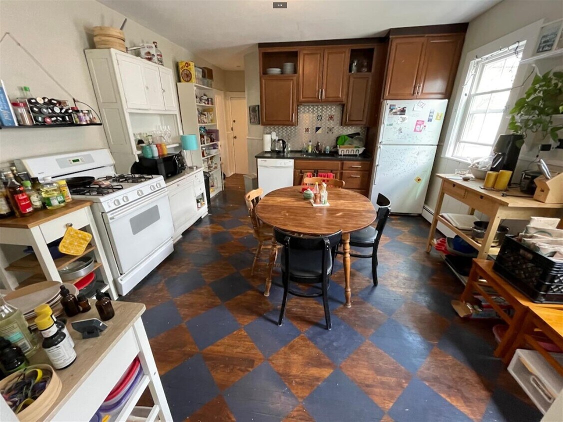 Primary Photo - 45 Skehan St