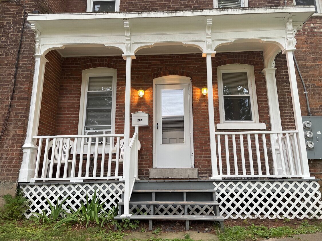 Entrance - 500 2nd St