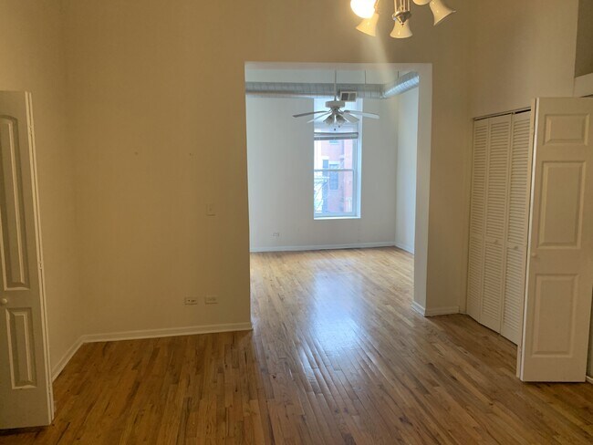 Foto del edificio - 1538 N Milwaukee Ave