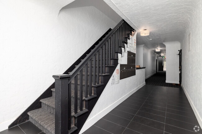 Lobby - SUT - 1314 Sutherland St
