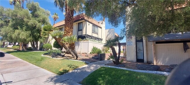 Building Photo - 1420 E Vegas Valley Dr