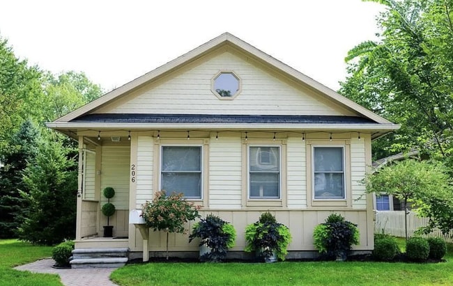 Building Photo - 206 California Ave