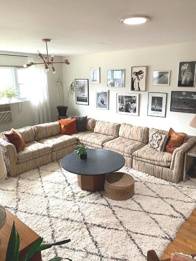 Building Photo - 711 Austin St