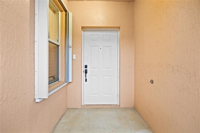 Foto del edificio - 243 Coral Trace Ln