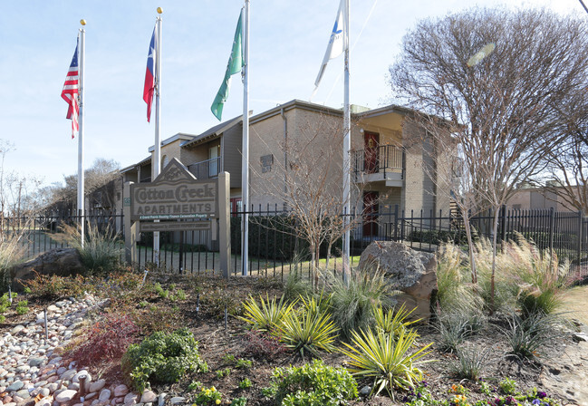 Foto del edificio - Cotton Creek Apartments