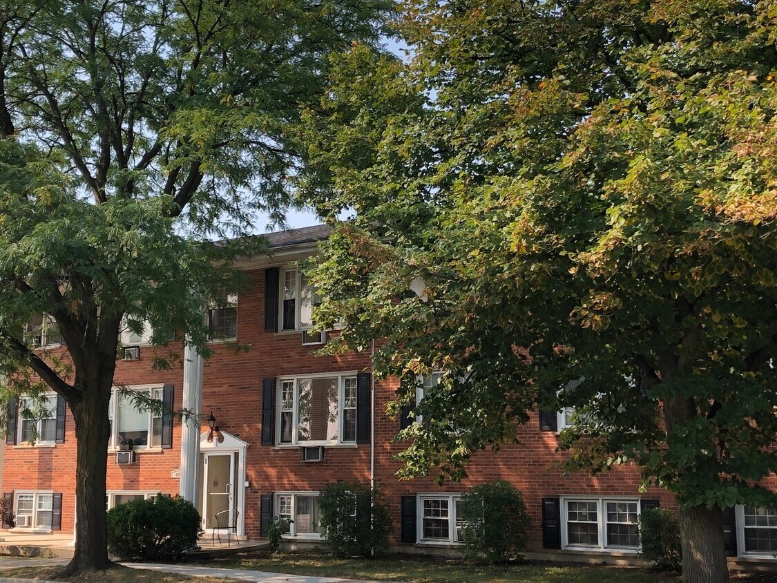 Primary Photo - 3400 Maple Ave