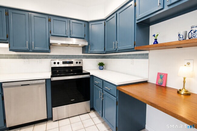 Foto del edificio - 40 Huntington Ct