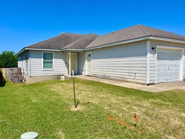 Foto del edificio - 13031-13033 O'Connor Cove