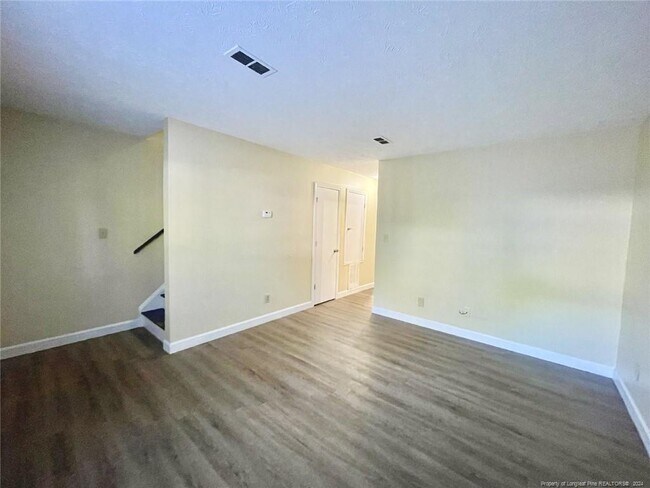 Building Photo - 5842 Aftonshire Dr