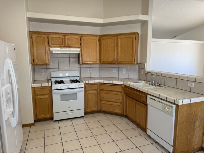 Foto del edificio - 9412 Hickory Ave