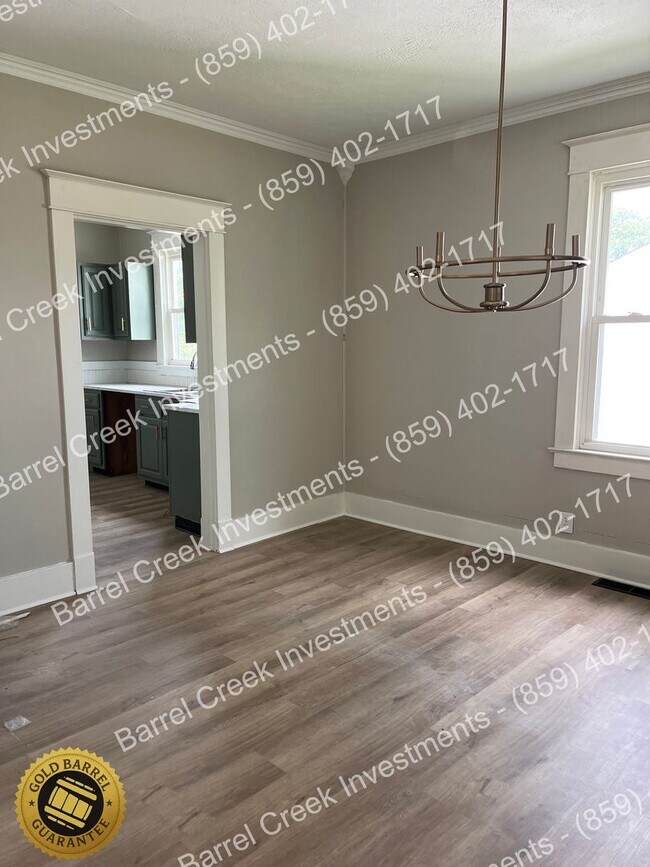 Foto del edificio - 4-Bed 1.5-Bath House + 2-Car Garage