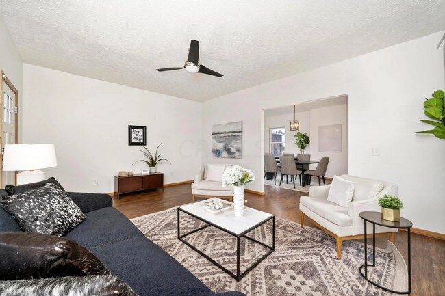 Foto del edificio - Elegant 3 Bed / 1.5 Bath Renovated Home in...