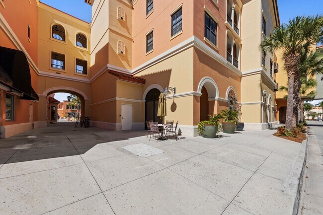 Foto del edificio - Coconut Point -Fully Furnished 1+Den. Avai...