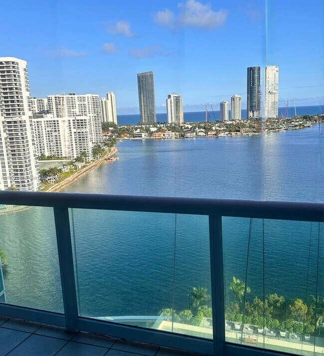 Foto del edificio - 3370 Hidden Bay Dr