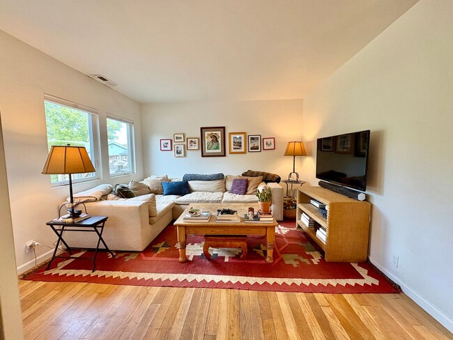 Foto del edificio - 2 bedroom, 2 bath