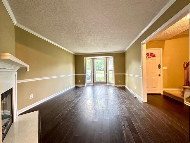 Building Photo - 642 Gardendale Ln