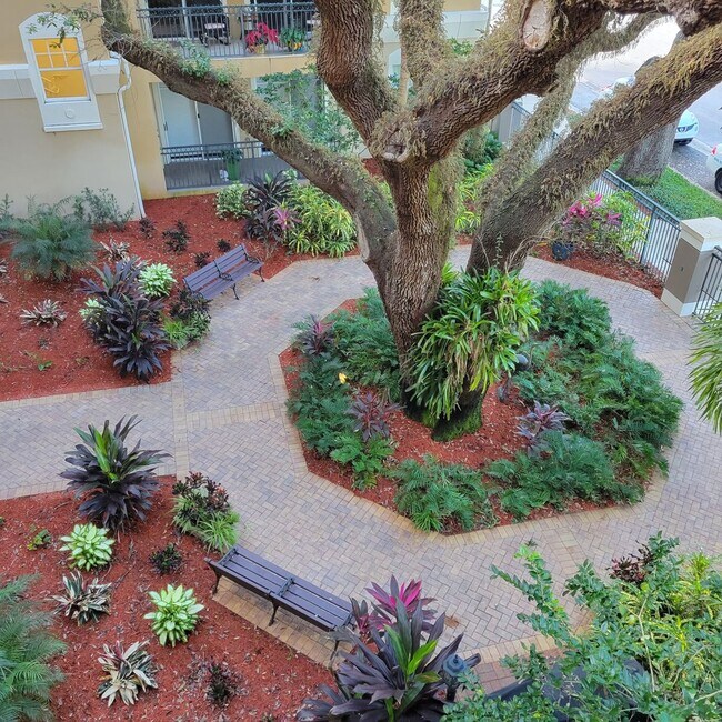 Foto del edificio - Annual turnkey furnished (optional) renovated luxury 2/2 condo downtown Sarasota at Broadway Prom...