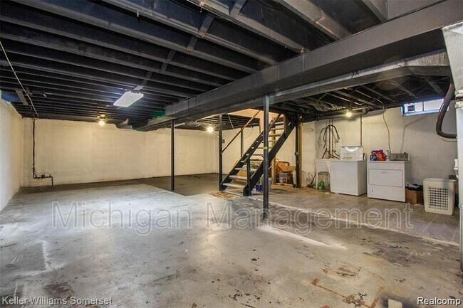 Foto del edificio - 24915 Tallman Ave