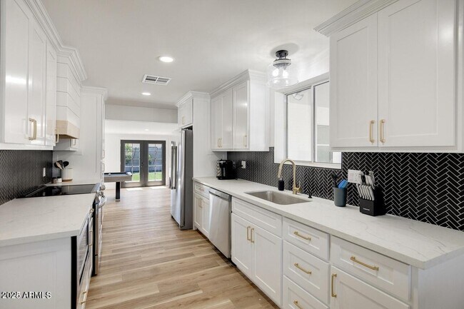 Foto del edificio - 5033 E Sheridan St