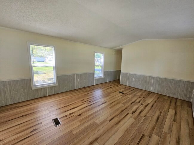 Building Photo - 25 Mapledale Acres