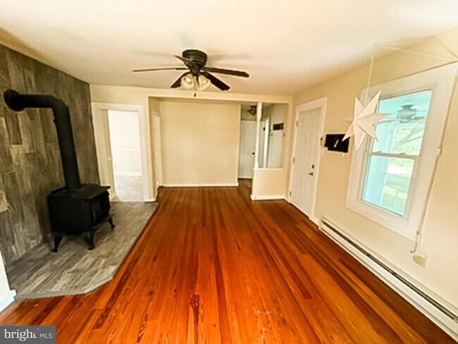 Building Photo - 6750 Old Solomons Island Rd