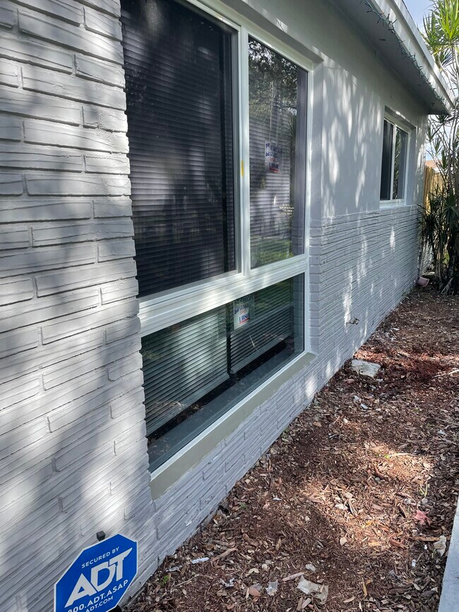 Building Photo - 3521 N 72nd Ave