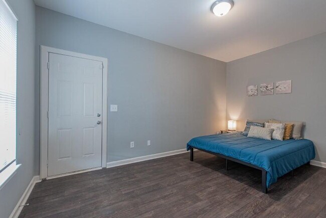 Foto del edificio - The Gun Club | Make yourself at home in this West-Side Reservoir Park Home, a 5-minute walk to bu...
