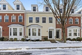 Building Photo - 5807 Duncan Dr
